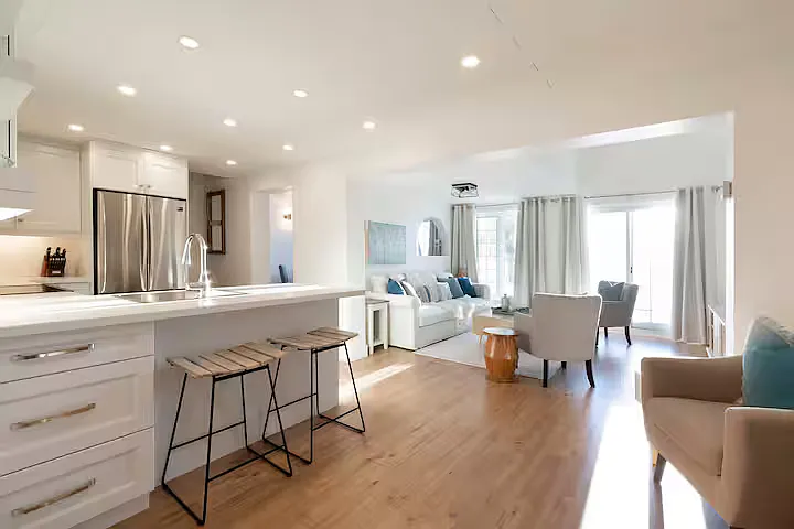 713 Lakeshore Dr — Photo 9