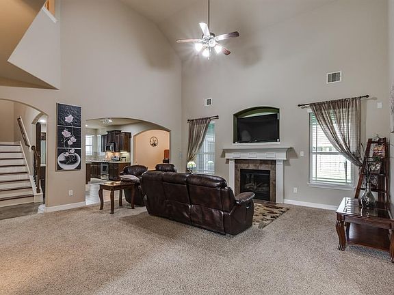 5th image of 14035 Hawthorne Cir
