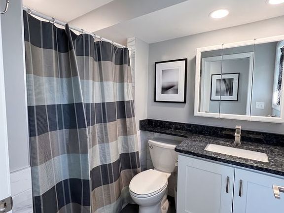 4th image of 280 N End Blvd APT 4