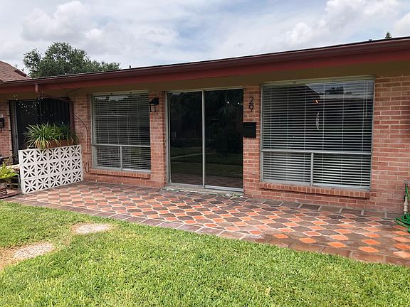 4th image of 800 E Dallas Ave