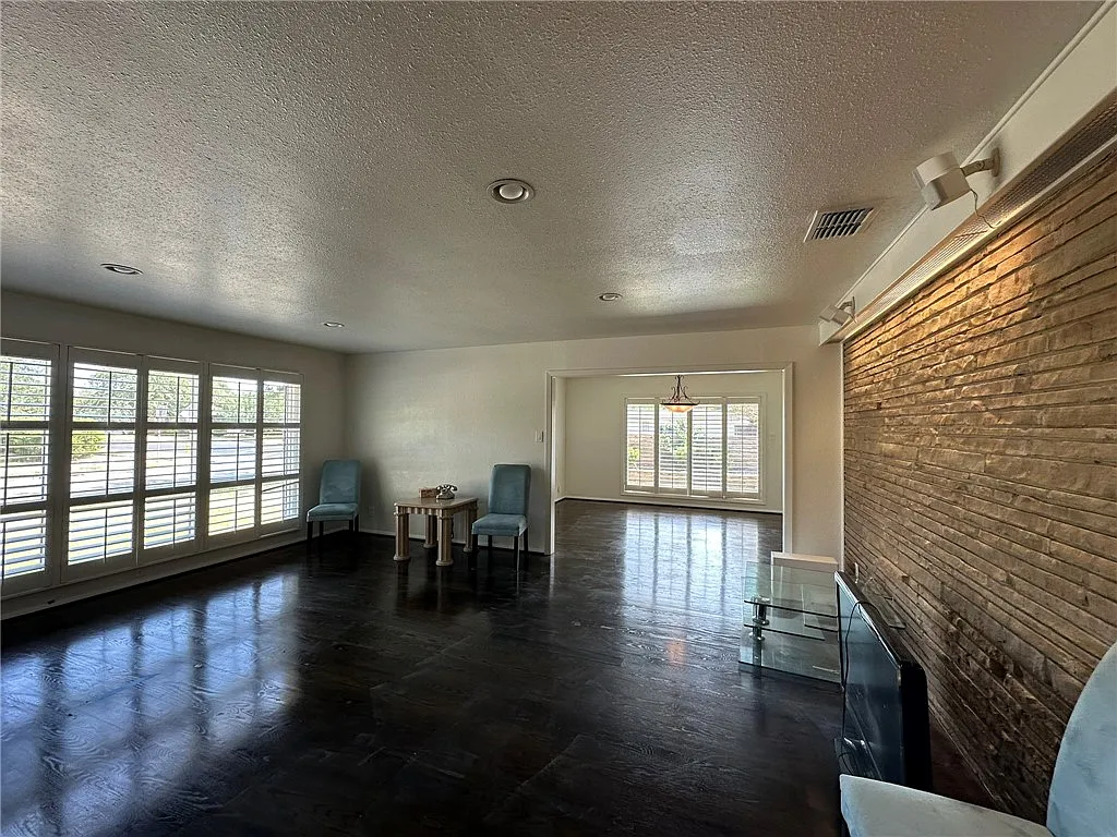 Building Photo - 301 Bermuda Pl