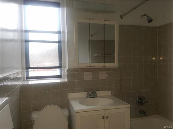 5th image of 500 Riverdale Ave APT 5A