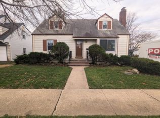 15 Pierce St, Hicksville, NY 11801