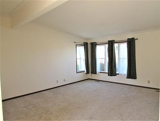 3rd image of 300 Palomino Ln