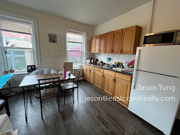 105 Windsor St #4 — Photo 8