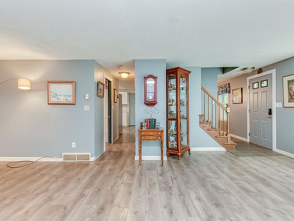 5th image of 39 Evergreen Circle