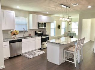 1720 Southampton Dr, Carrollton, TX 75007