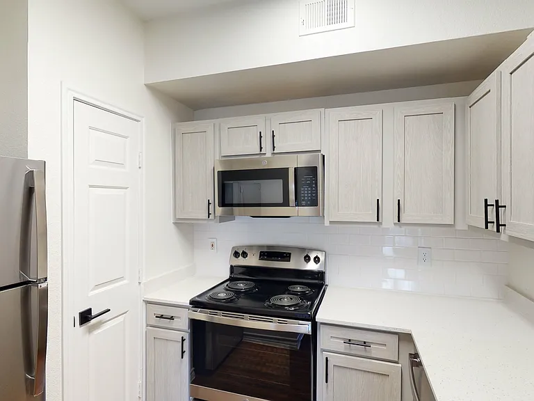 9th Street Apartments — Photo 27