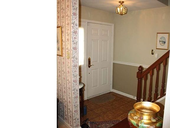 2nd image of 6 Ardsley Ct
