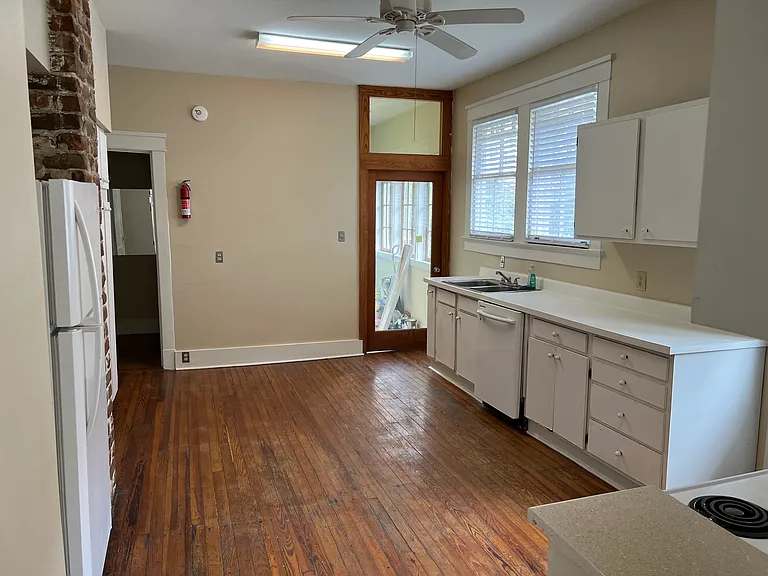 1602 Broadway St — Photo 5