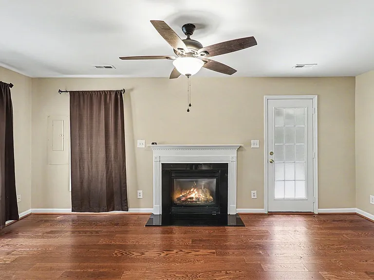 23043 Triple Crown Dr — Photo 4