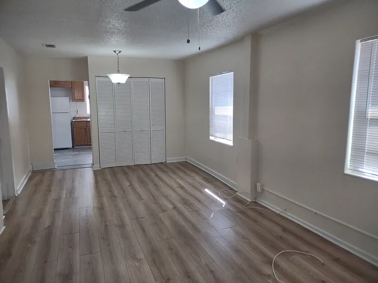 1407 Monroe Ave — Photo 2