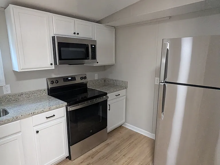 144 Andrew Dr — Photo 11