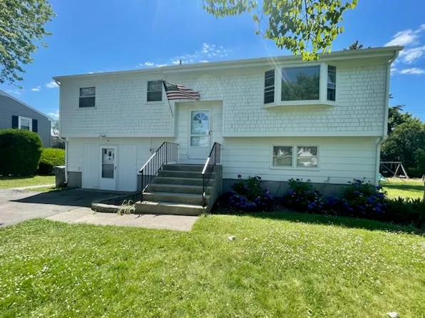 29 Reardon Dr, Middletown, RI 02842