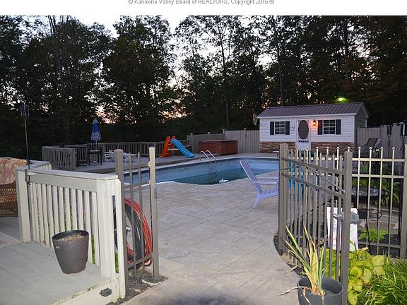 5th image of 17 White Oak Dr