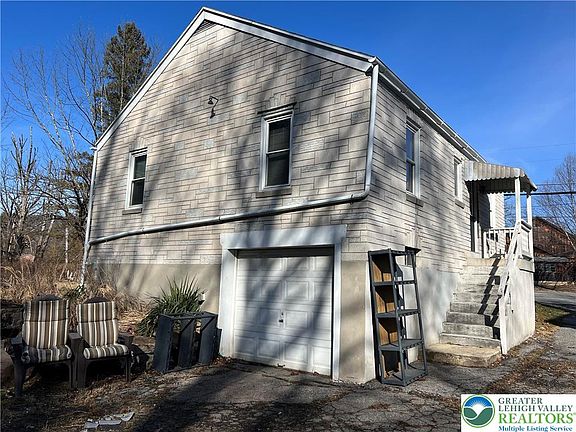 3rd image of 3749 Mountain View Dr