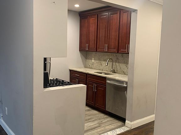 2nd image of 619 Coster St #3