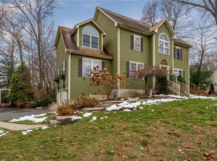 60 S Eagle Nest Dr, Lincoln, RI 02865
