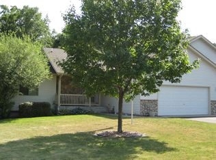 10585 N Martha Lake Dr, Chisago City, MN 55013