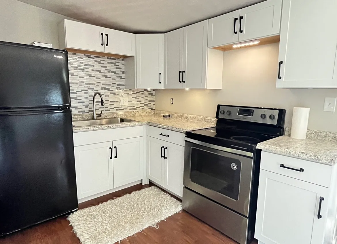 2 bed, 812 sqft, $925 — Photo 1