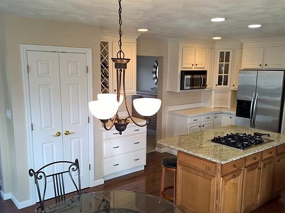 3rd image of 2319 Lindale Ct