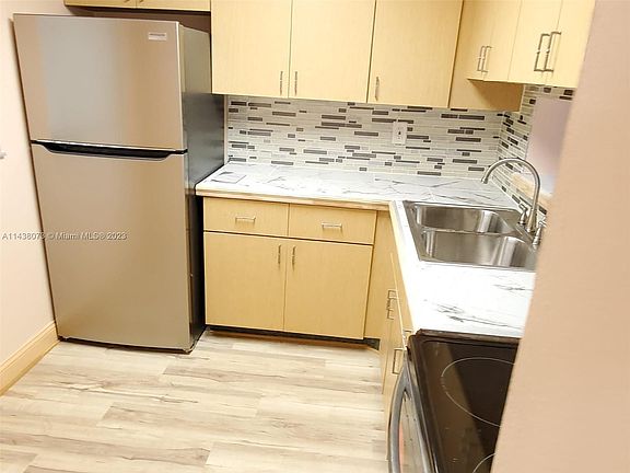 5th image of 8615 NW 8th St APT 321