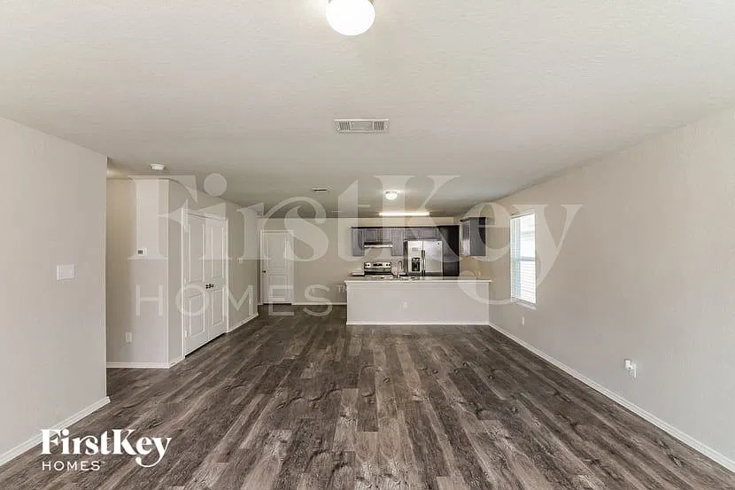 3 bed, 2.0 bath, 1464 sqft, $1,680 — Photo 4