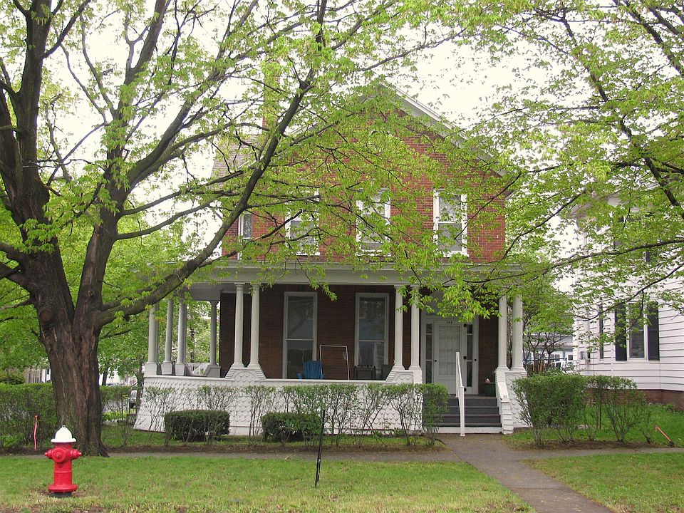 Walking distance to downtown, HWS and new coffee shop