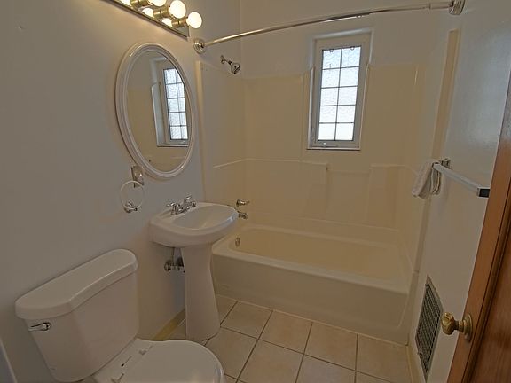 4th image of 2404 Alvarado Dr NE