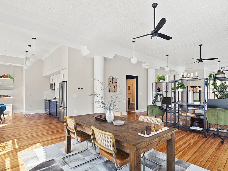 303 N Howard St — Photo 24