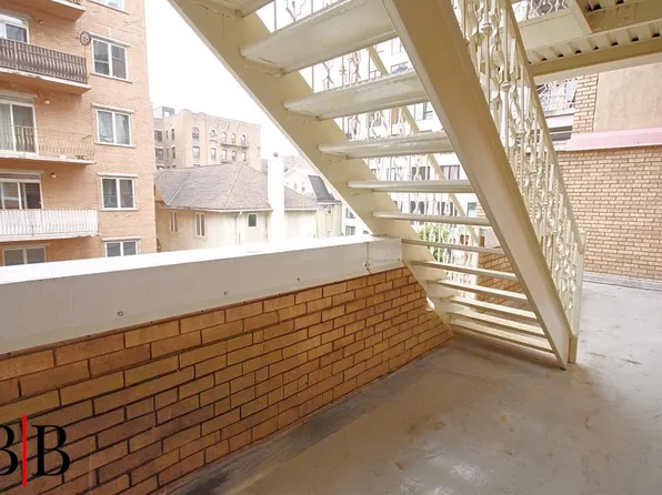 1674 East 22nd Street image 22 of 24