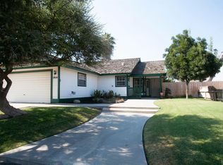 1014 Clover Ln, Hanford, CA