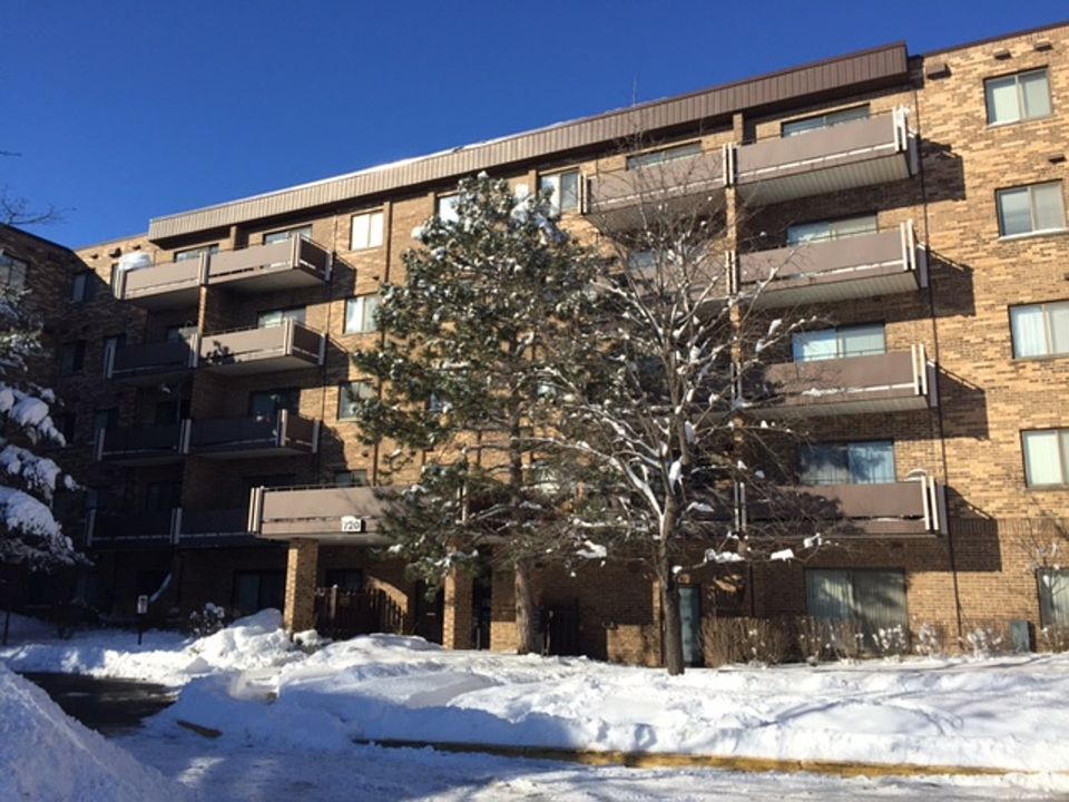 1st image of 720 Wellington Ave Unit 102