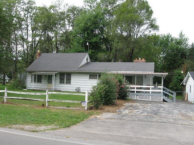 2nd image of 7383 Douglas Rd