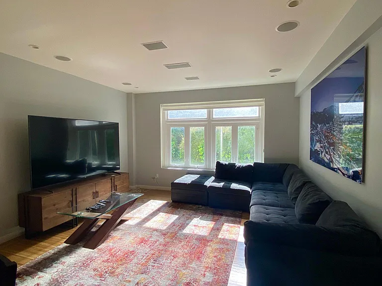 637 Powell St #102 — Photo 25