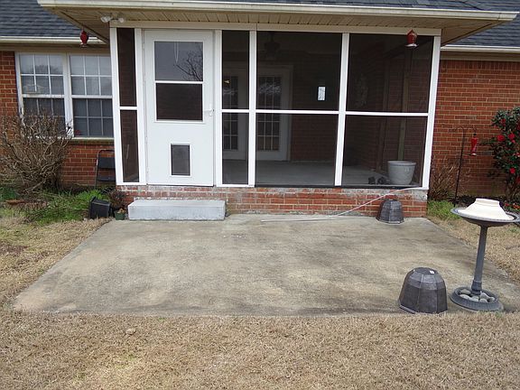 4th image of 3240 Oleander Dr