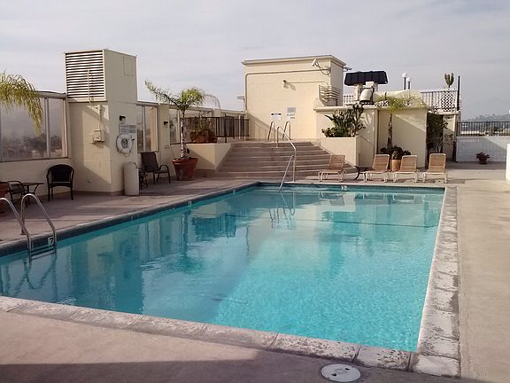 Pool & Jacuzzi