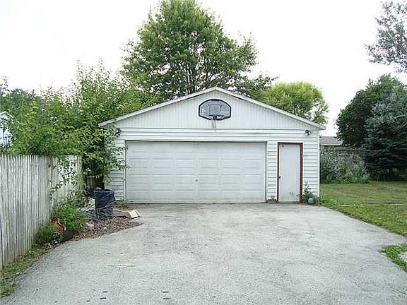 4th image of 20705 Sycamore St