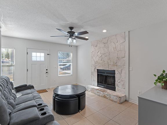 3rd image of 73 Kelly Way
