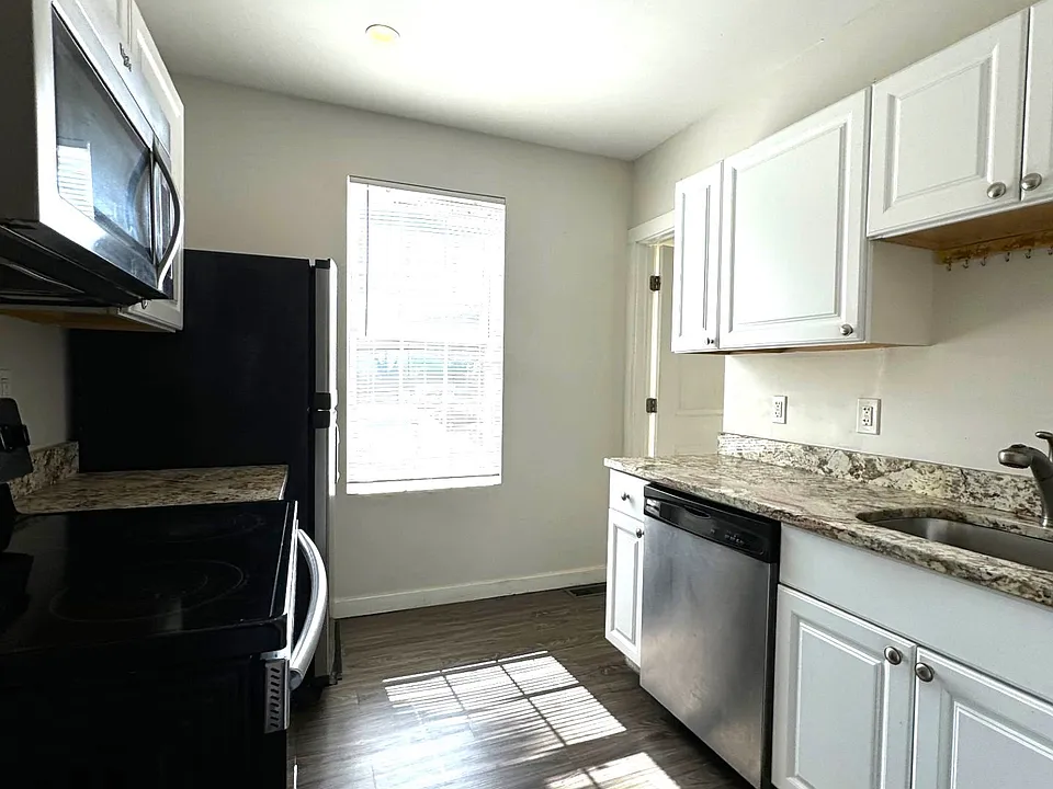 75 Williams St #2L