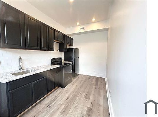 4th image of 1801 W Erie Ave APT 2