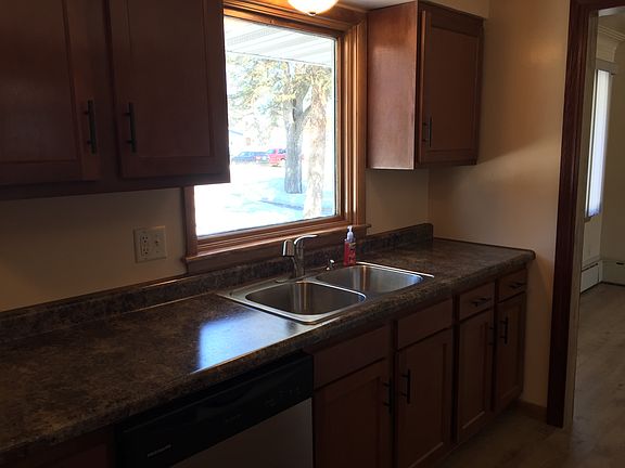 3rd image of 802 Montana Ave