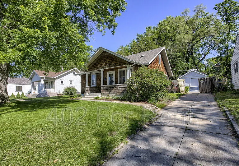 4806 Charles St — Photo 2