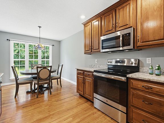 5th image of 10204 Nissi Way