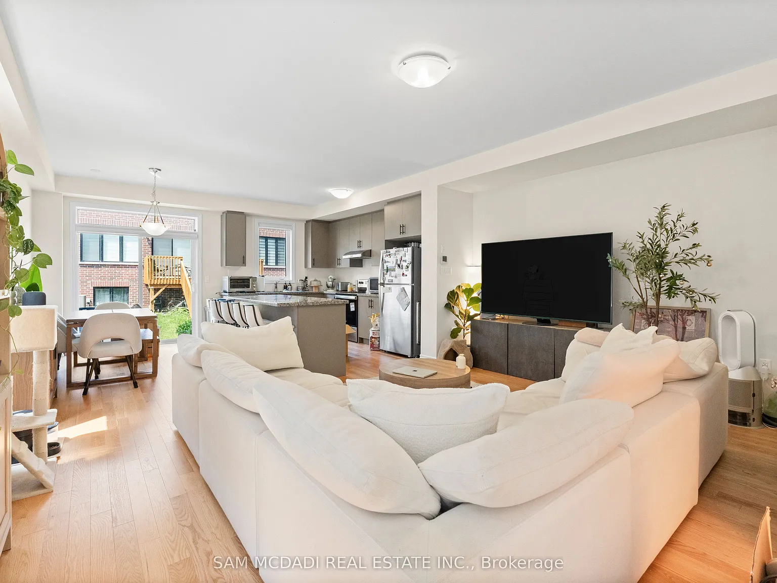 3 bed, $3,500 — Photo 2