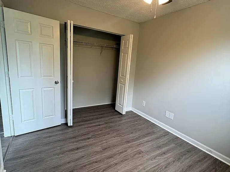 543 N Maple St — Photo 5