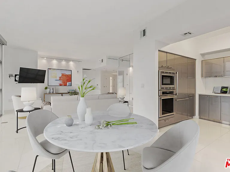 13700 Marina Pointe Dr #1915 — Photo 3