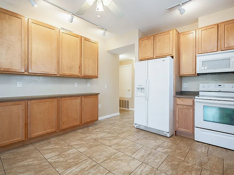 638-642 E. Lester St. ( 638, 640, 642 ) — Photo 6