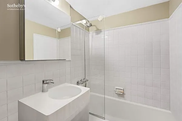 Sold by Sotheby's International Realty | media 17