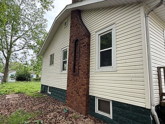 3rd image of 1252 E Whitmer St